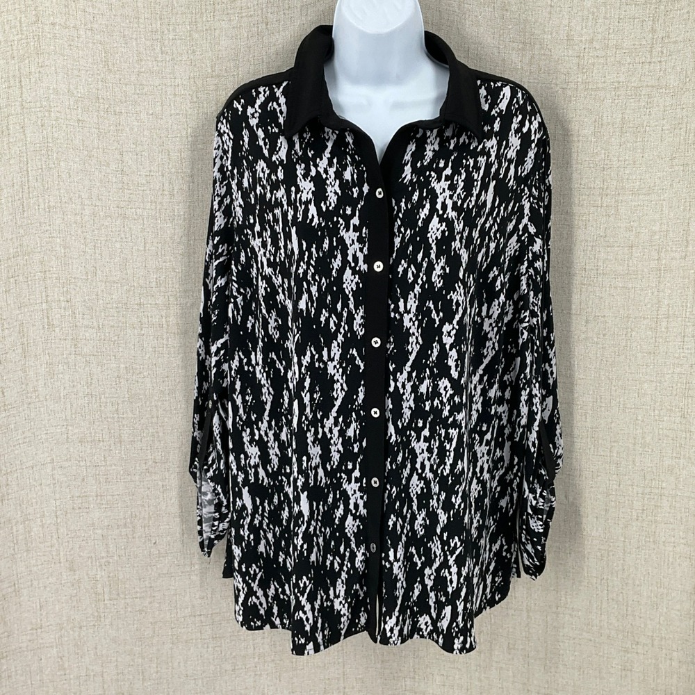 Slim Factor Blouse Women 2X Black White Abstract Button Up Classic Minimalist